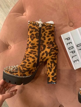 Accueil Chaussures femme bottines platform leopard talon haut cloutées destockage taille 37 -- HouseOfPeople.fr