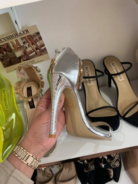 Accueil Chaussures femme sandales bijoux argent talon haut taille 37 -- HouseOfPeople.fr
